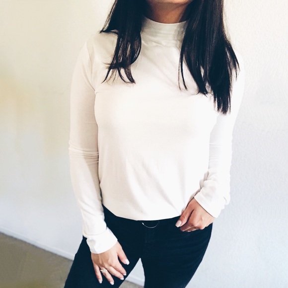 (LAST L) Alex Mock Neck Top - Picture 3 of 4